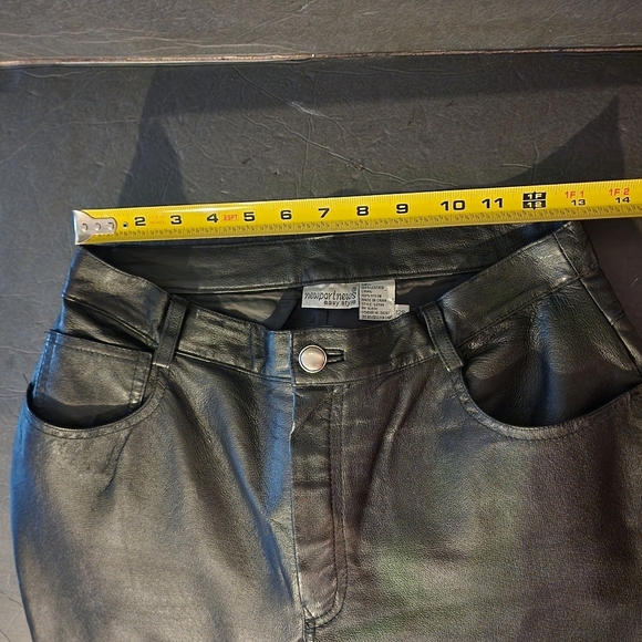 Vintage Newport News Black Leather Pants Size 12 Petite (Spot At Bottom) - Picture 12 of 16